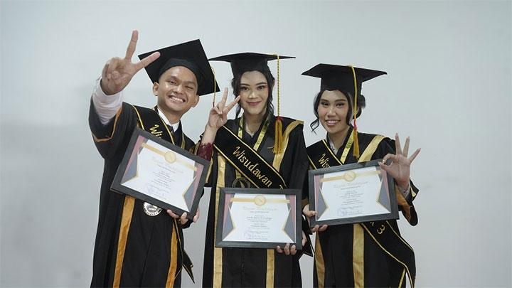 Kisah ketiga wisudawan terbaik Itera yang mengikuti program MBKM sambil kuliah.