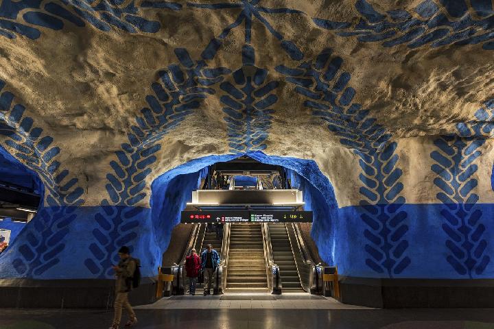 Stasiun kereta Stockholm yang indah penuh dengan seni